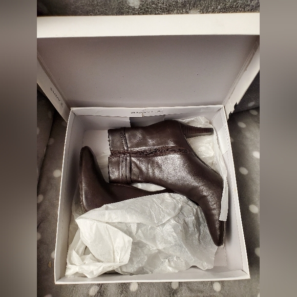 Gently loved Nine West high heeled ankle boots, with accent buckle - Picture 14 of 15